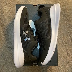 UNDER ARMOUR Sneakers size 6.5